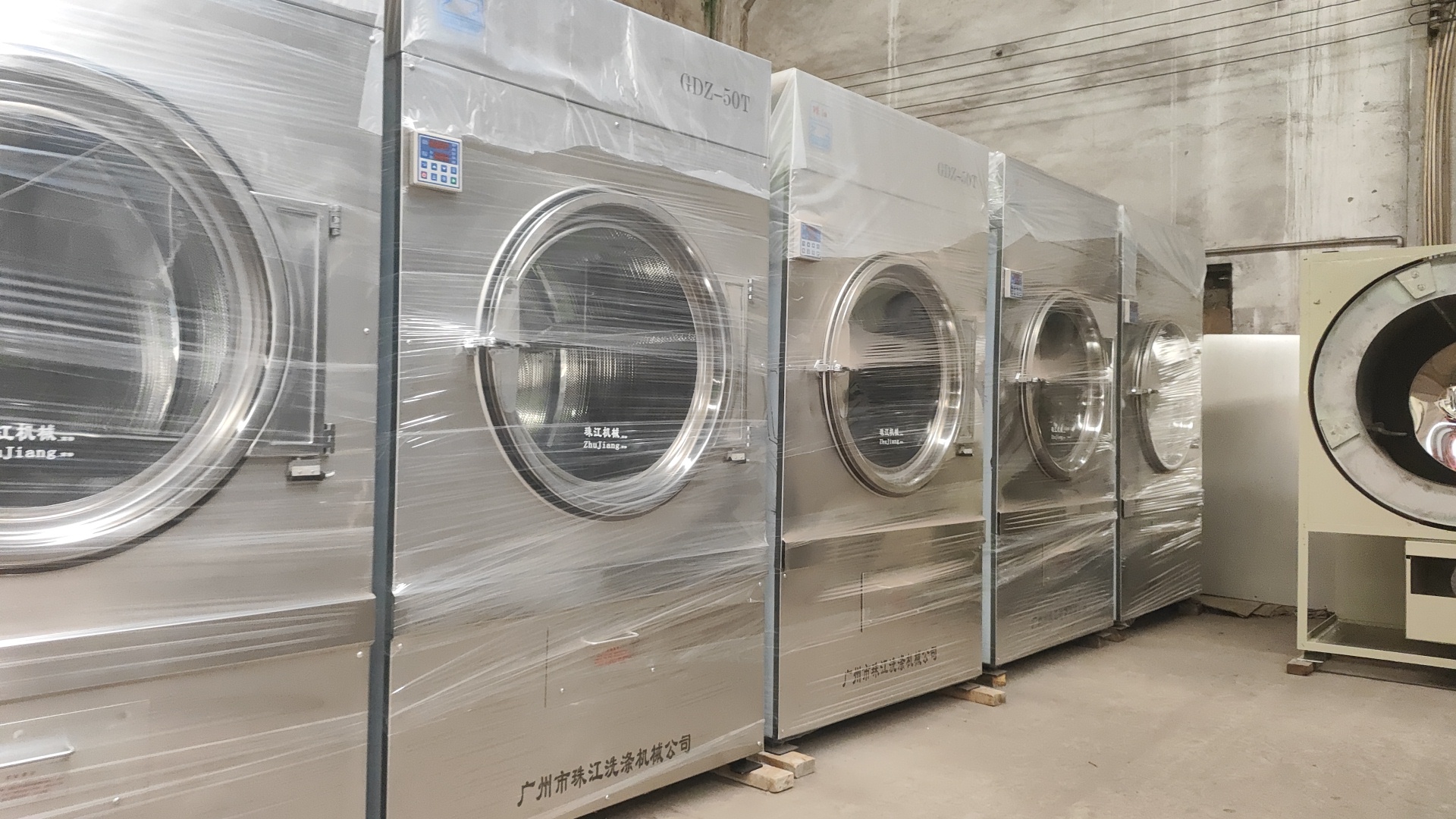 
私立学校和百强企业选择工业级洗衣机的共同标准：珠江洗涤如何获得信赖？
